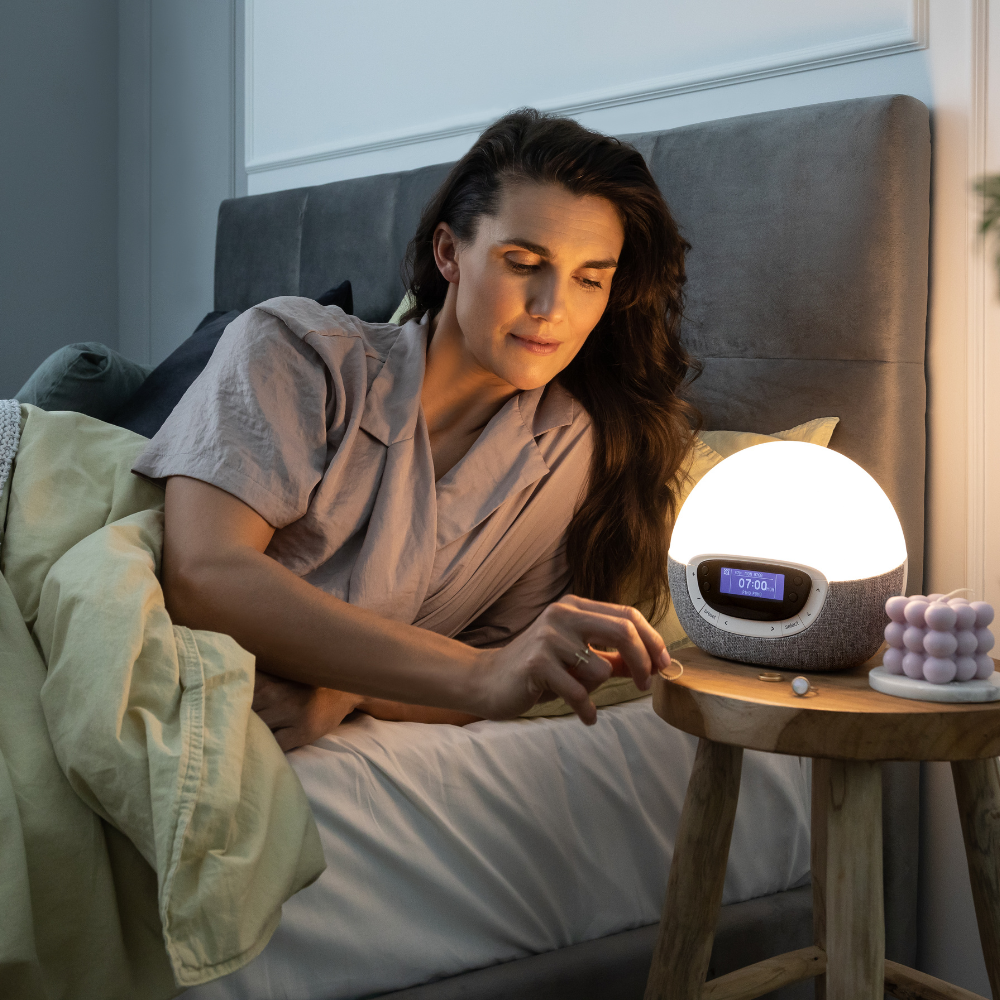 Bodyclock Shine 300 – gaismas modinātājs ar radio, balto troksni un 15 skaņām