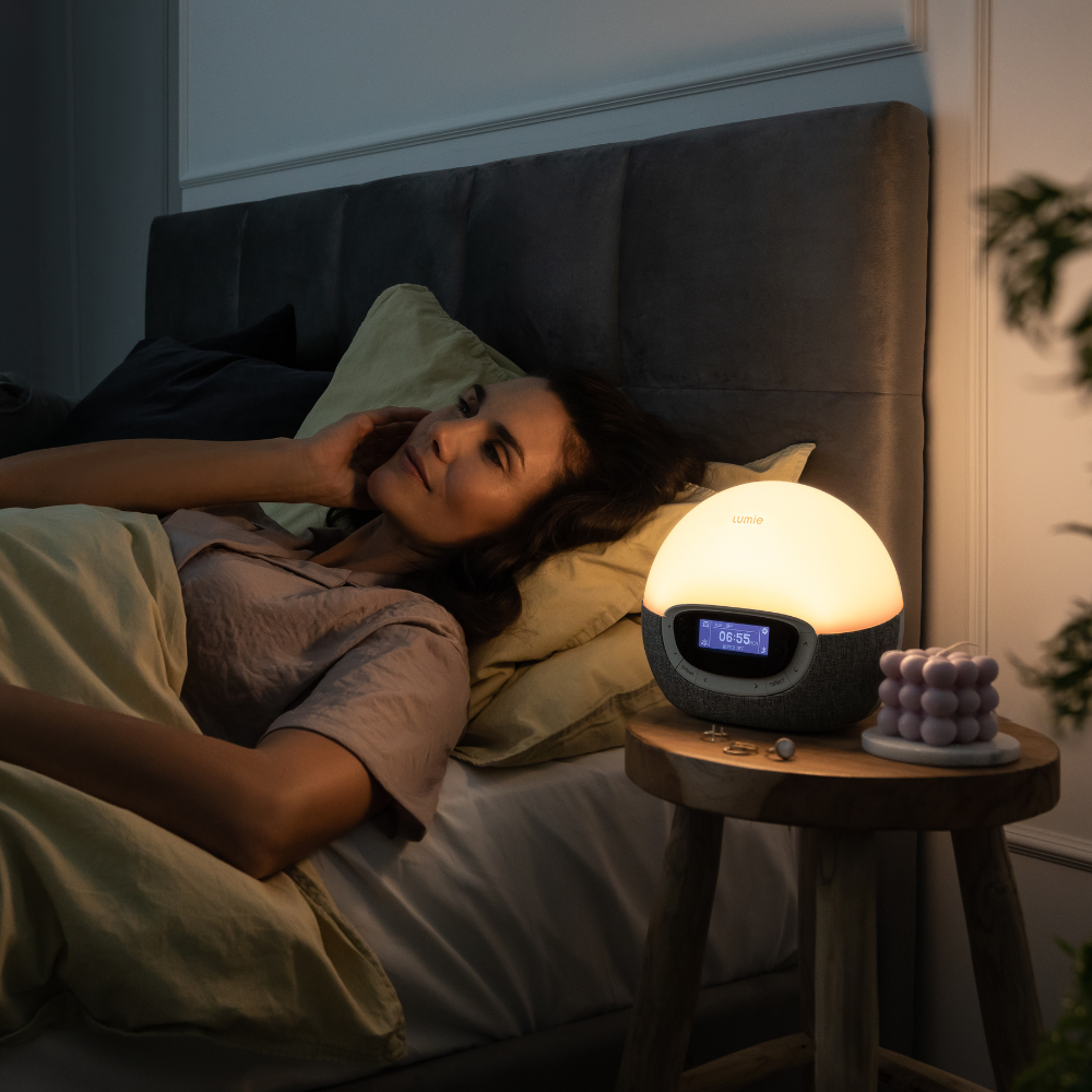 Bodyclock Shine 300 – gaismas modinātājs ar radio, balto troksni un 15 skaņām