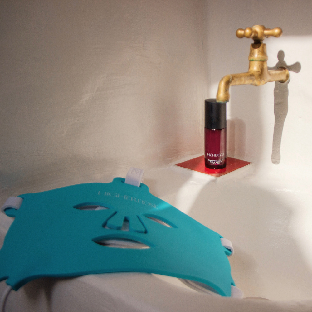 HigherDOSE® Light-Activated Glow serums ar sarkanas gaismas aktivizāciju