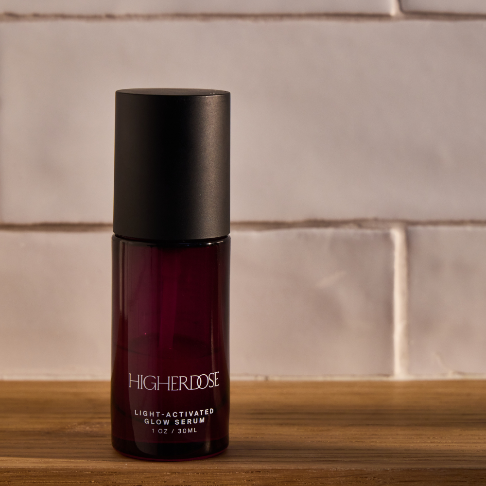HigherDOSE® Light-Activated Glow serums ar sarkanas gaismas aktivizāciju