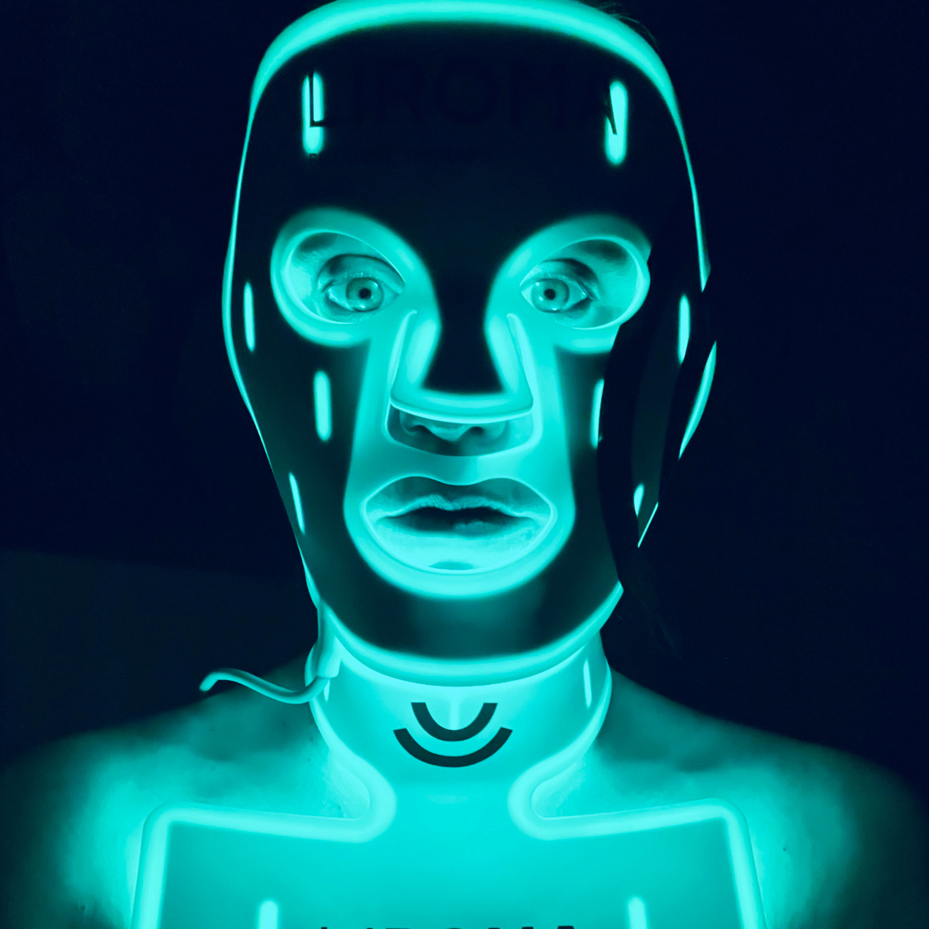 LIROMA® LED terapeitiskā sarkanās gaismas un tuvā infrasarkanā starojuma sejas, kakla un dekoltē maska