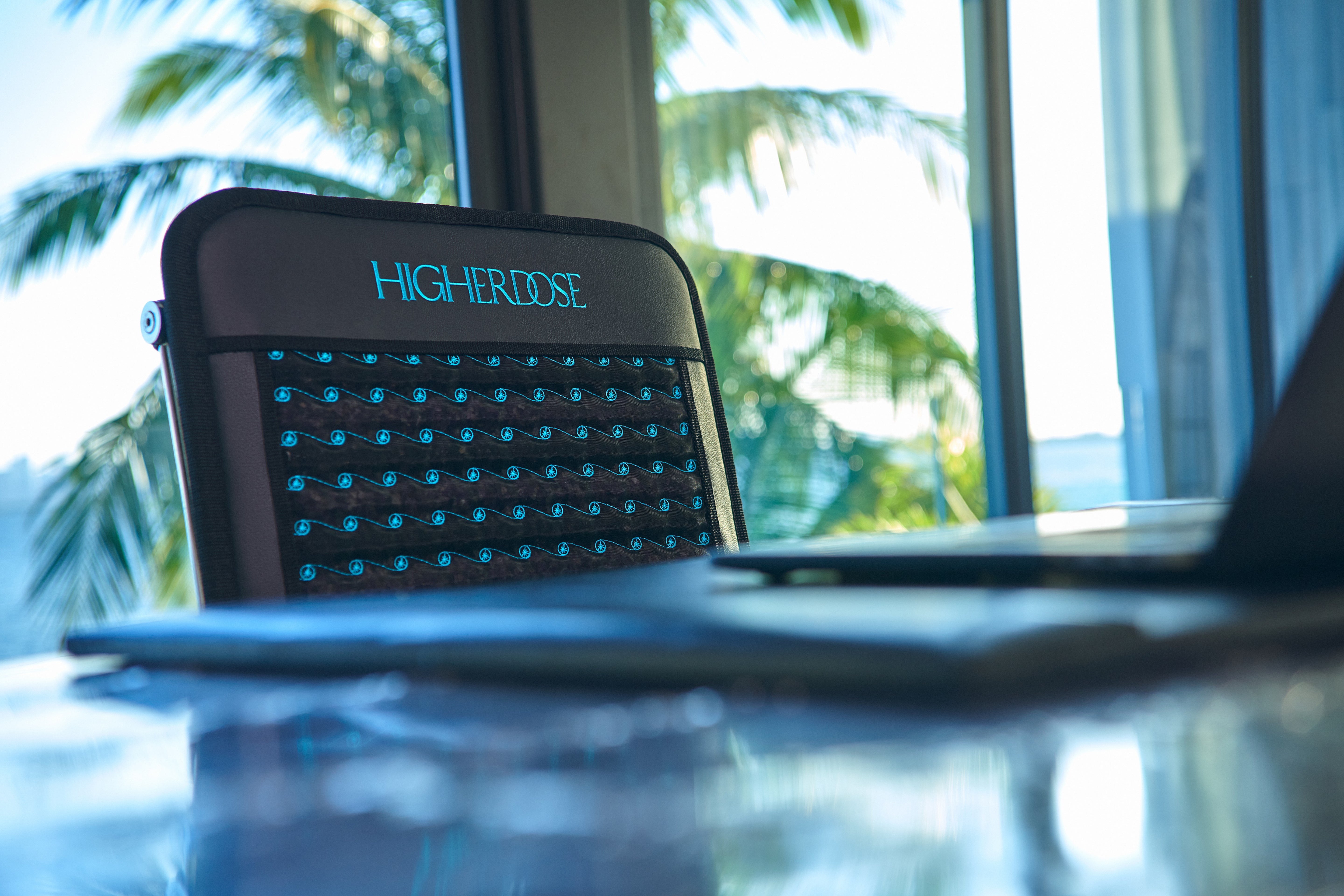 HigherDOSE® pārnēsājamais pulsējošā elektromagnētiskā lauka (PEMF) un infrasarkanā starojuma paklājiņš