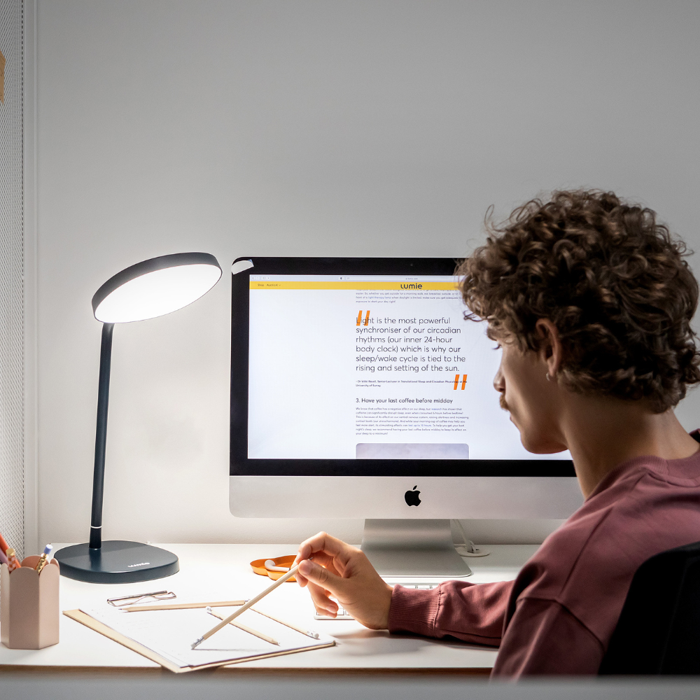 Uzdevums – 10 000 luksu terapijas lampa ar CRI 95+ dienasgaismas spektru, regulējamu leņķi un ergonomisku dizainu