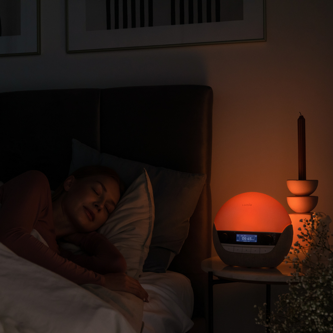 Bodyclock Luxe 700FM – gaismas modinātājs ar 25 skaņām, Bluetooth savienojumu