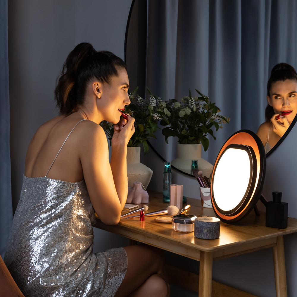 Halo – a multifunctional 10,000 lux light therapy lamp with Day and Evening modes