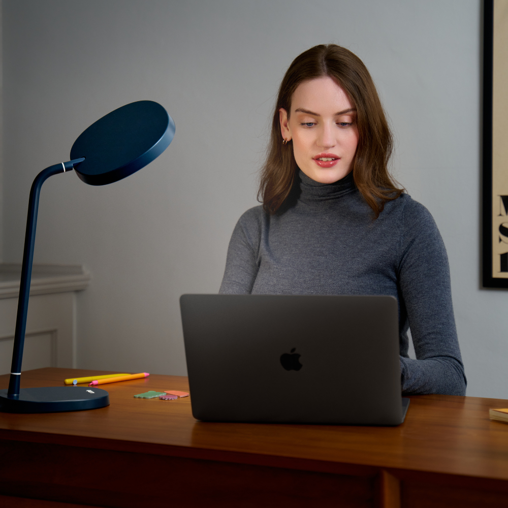 Uzdevums – 10 000 luksu terapijas lampa ar CRI 95+ dienasgaismas spektru, regulējamu leņķi un ergonomisku dizainu