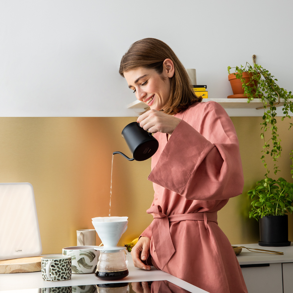 L vitamīns – medicīniskā 10 000 luksu gaismas terapijas lampa ar dienasgaismas spektru un divu pozīciju statīvu