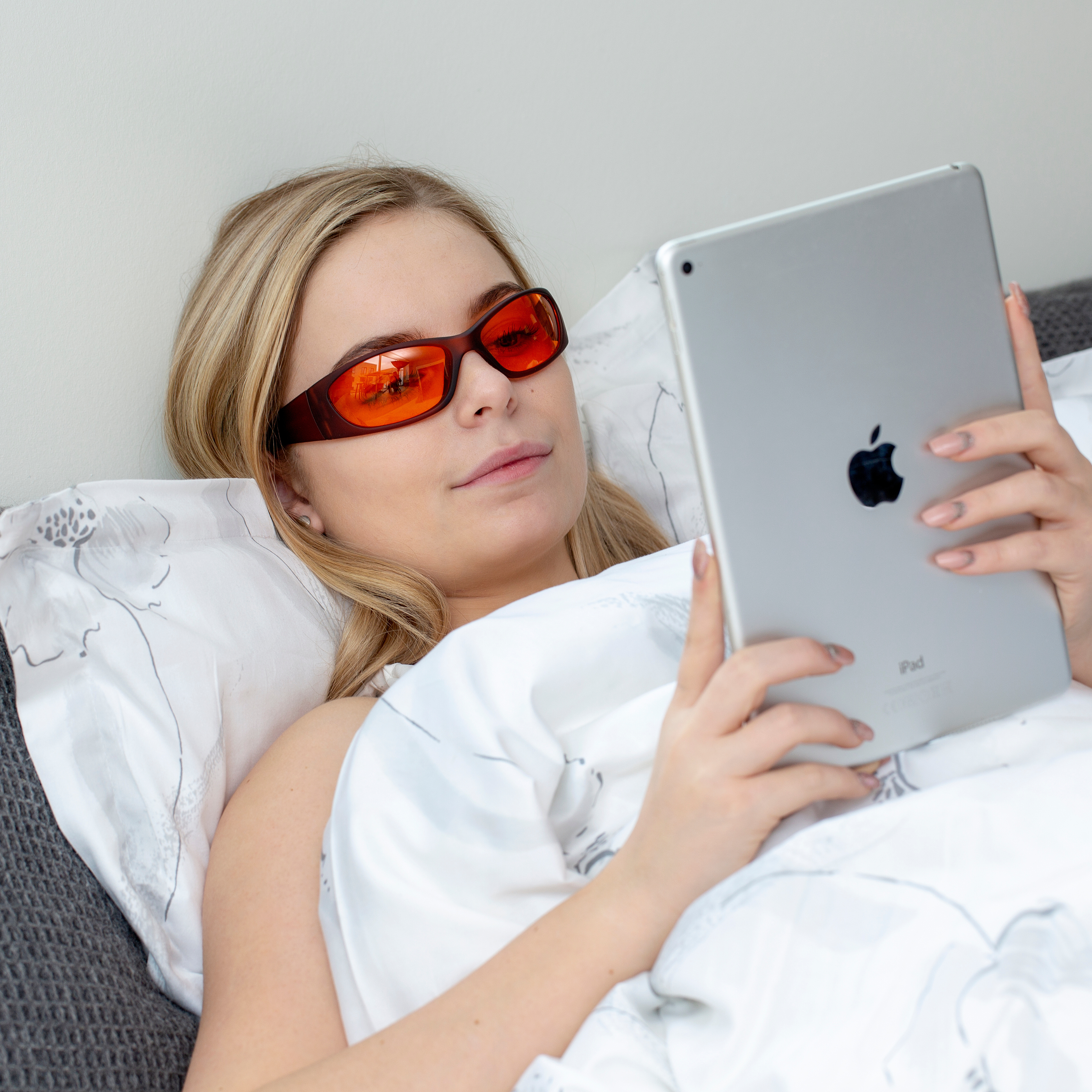 MelaMedic® ROME – lightweight medical blue light blocking glasses for natural sleep and evening relaxation