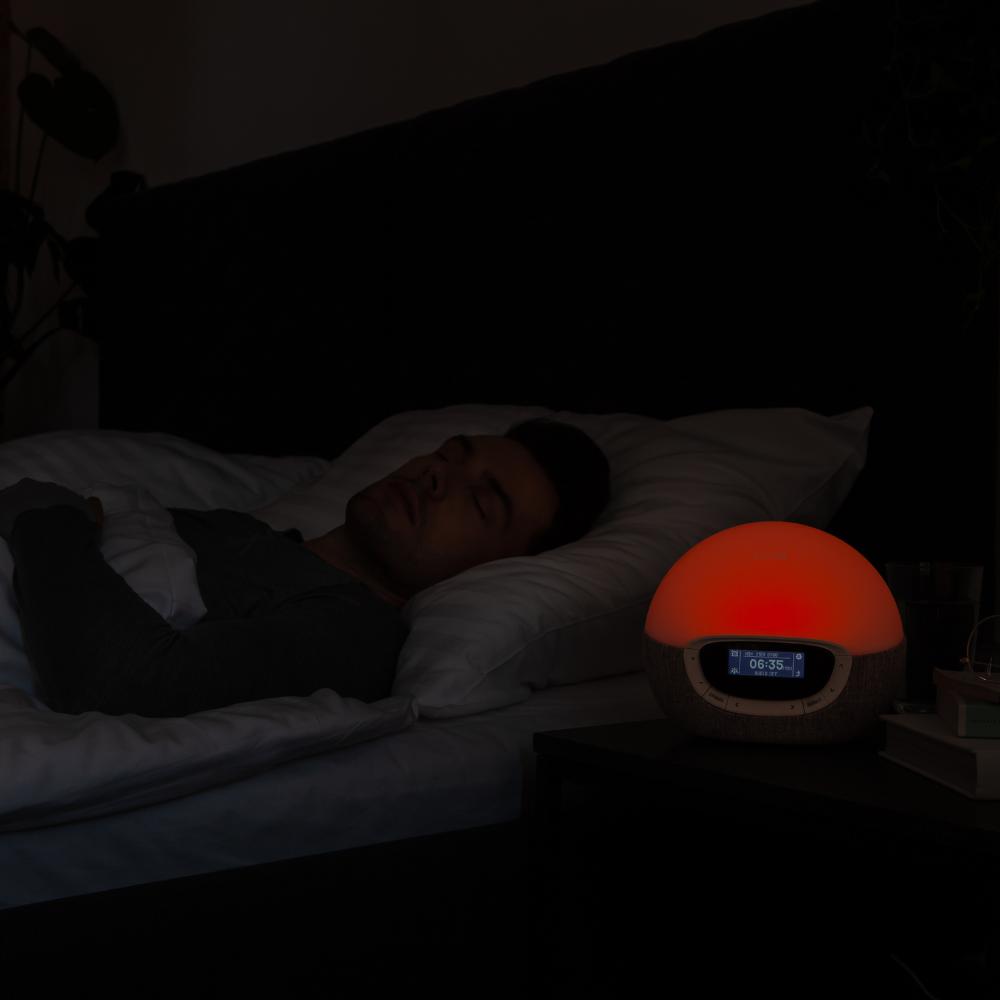 Bodyclock Shine 300 – gaismas modinātājs ar radio, balto troksni un 15 skaņām