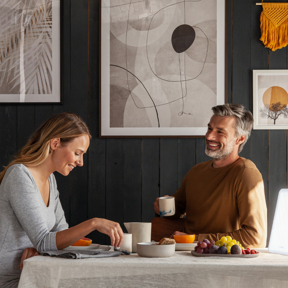 L vitamīns – medicīniskā 10 000 luksu gaismas terapijas lampa ar dienasgaismas spektru un divu pozīciju statīvu