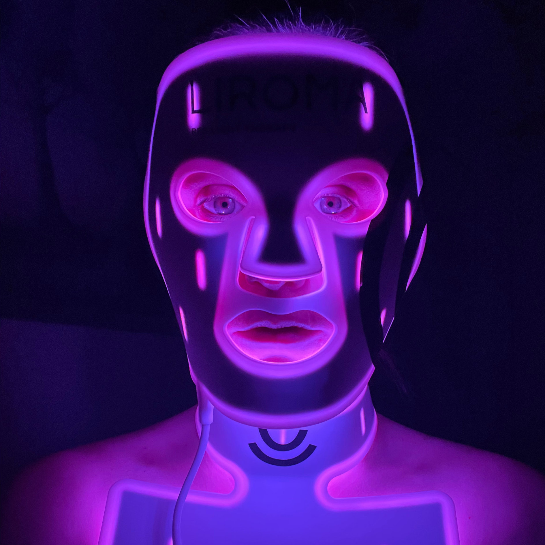 LIROMA® LED terapeitiskā sarkanās gaismas un tuvā infrasarkanā starojuma sejas, kakla un dekoltē maska